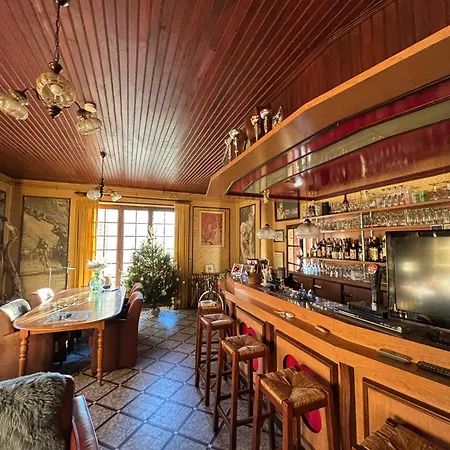 Des Ruines De Merle Bed & Breakfast *