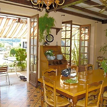 Des Ruines De Merle Couette-café *
